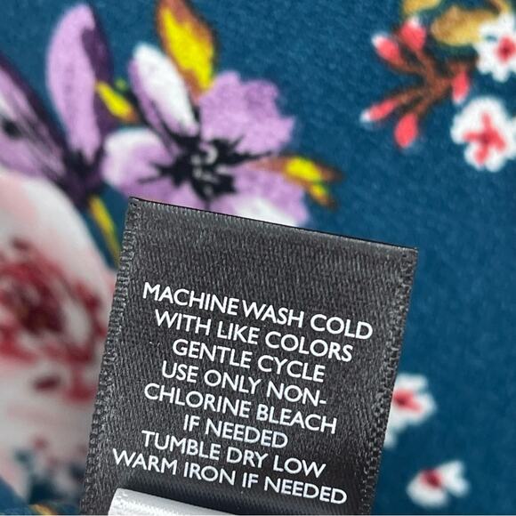 Torrid Floral Cold Shoulder Blouse - Blue and White plus size 4 - Picture 8 of 8